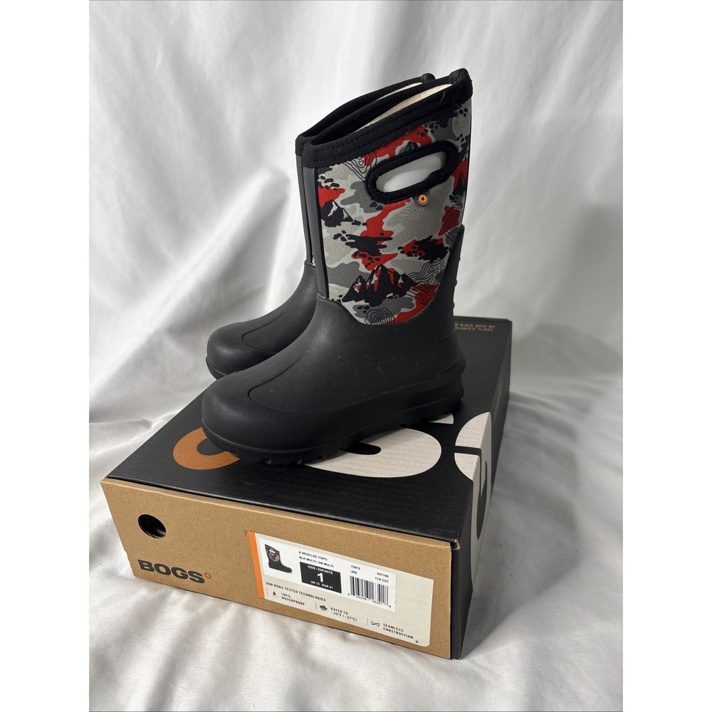 Bogs Neo-Classic Topo Camo Youth Size  1 Winter Boots Black Multi Colorway